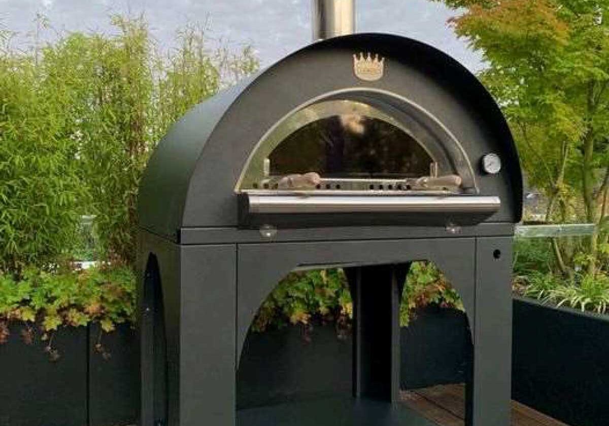 Outdoor-cat-2-Clemente-Oven